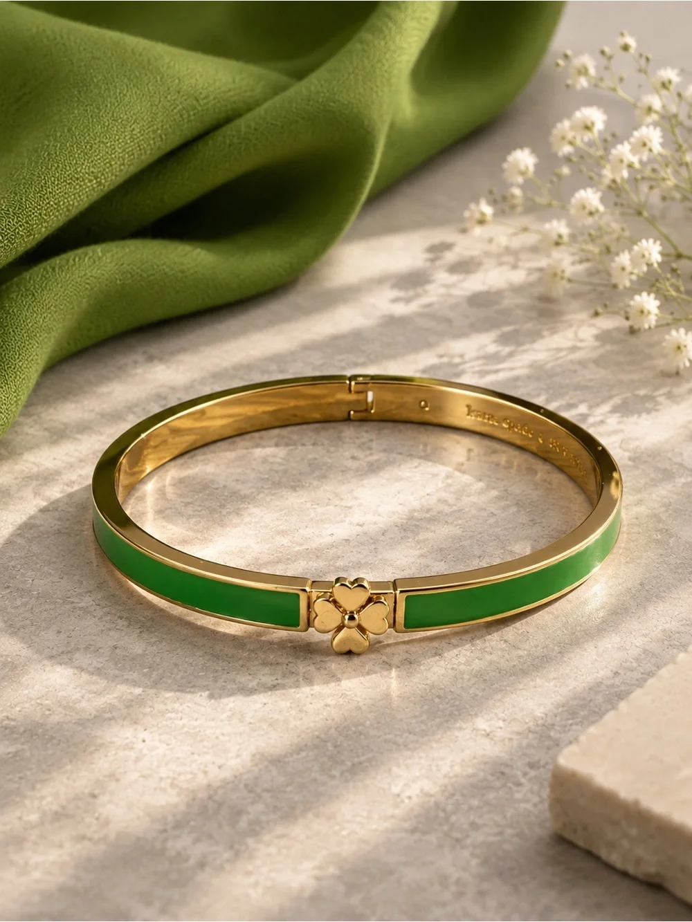 Kate Spade New York Green Enamel Clover Hinged Bangle Bracelet Gold Tone NWT